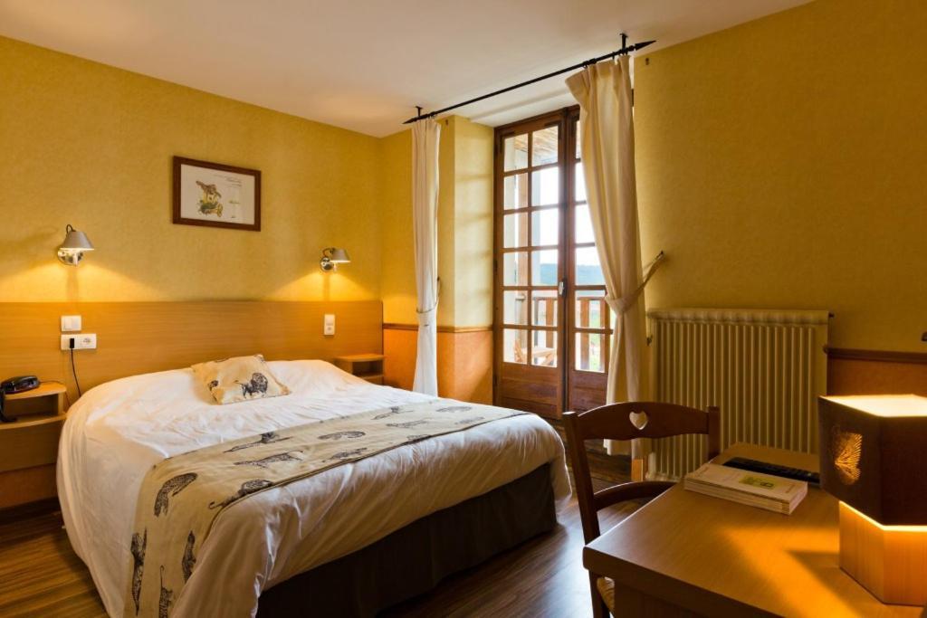 Hôtel La Clairière Chambon-sur-Dolore Exterior foto